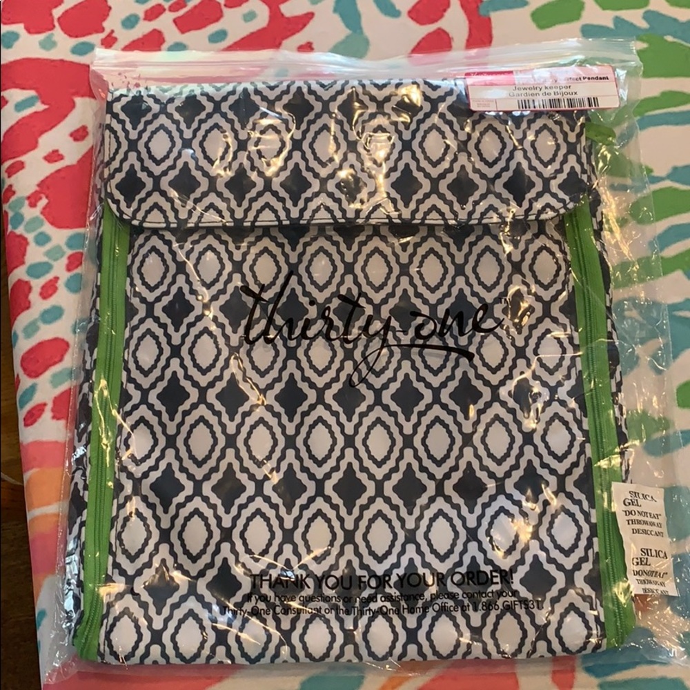 Thirty One Jewelry Keeper in Navy Perfect Pendant